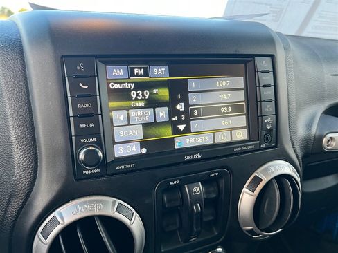 Used 2015 Jeep Wrangler Unlimited Sport image 25