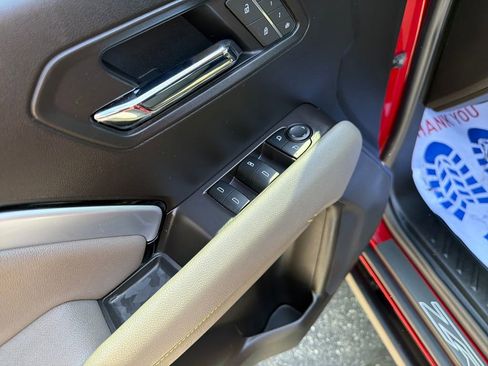 Used 2025 Chevrolet Colorado ZR2 w/ Technology Package AWD/4WD image 12
