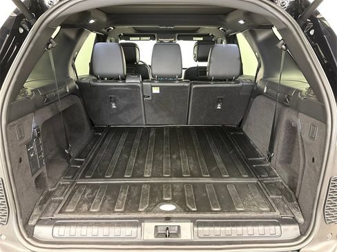 Used 2024 Land Rover Discovery Dynamic SE image 24