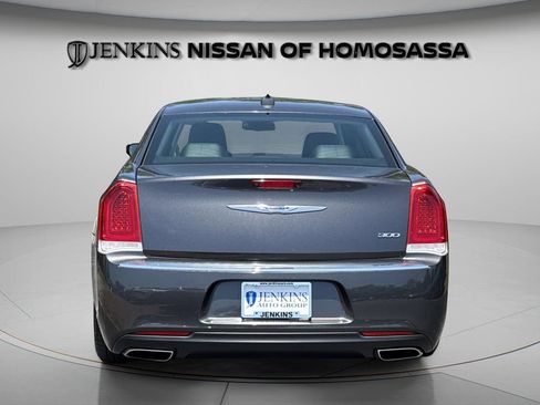 Used 2019 Chrysler 300 Touring L w/ Quick Order Package 22F RWD image 6