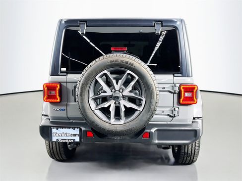 Used 2021 Jeep Wrangler Unlimited Sahara image 6
