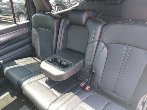 Used 2023 Jeep Wagoneer Series II AWD/4WD image 15