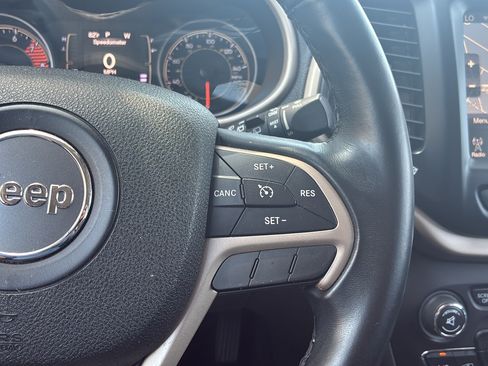 Used 2017 Jeep Cherokee 75th Anniversary AWD/4WD image 35
