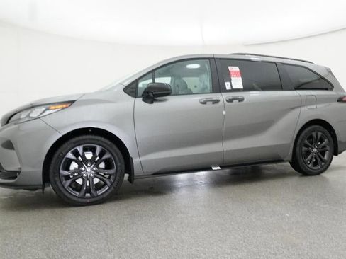 New 2026 Toyota Sienna XSE image 18