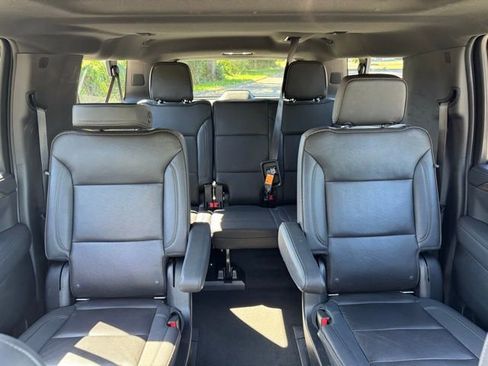Used 2022 Chevrolet Suburban High Country w/ Premium Package 2 AWD/4WD image 31