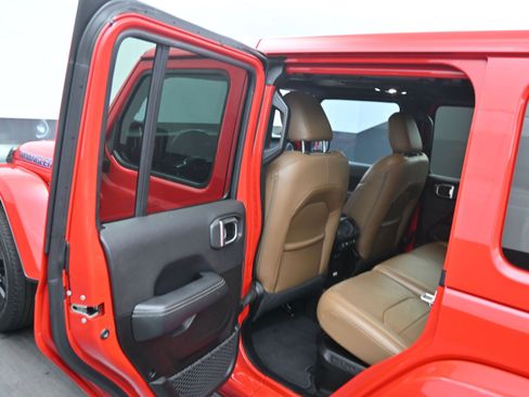 Used 2022 Jeep Wrangler Unlimited Sahara w/ Cold Weather Group AWD/4WD image 16