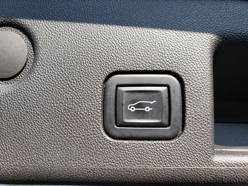 Used 2022 Chevrolet Equinox LT w/ Driver Convenience Package image 12