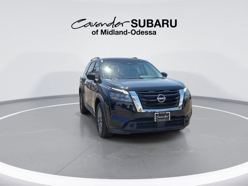 Used 2025 Nissan Pathfinder SV FWD image 2