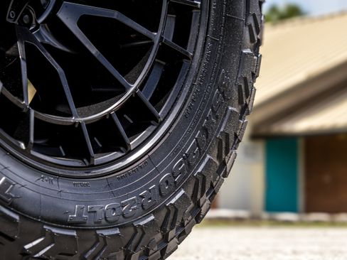 New 2025 Ford Bronco Badlands image 14