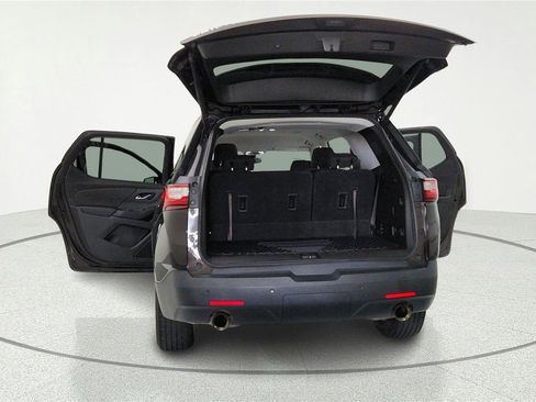 Used 2018 Chevrolet Traverse LT FWD image 7