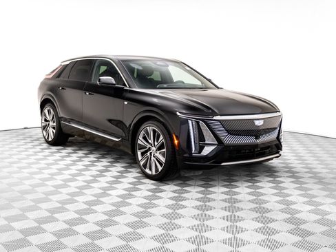 Used 2024 Cadillac Lyriq Luxury w/ LPO, Floor Liner Package image 9