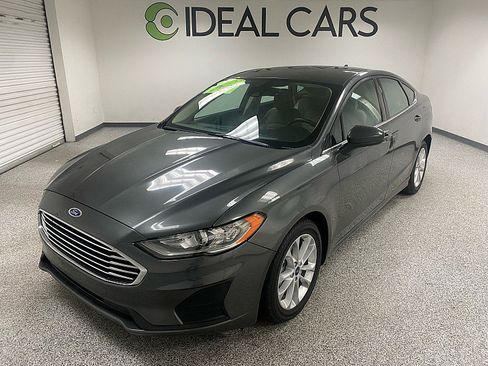 Used 2020 Ford Fusion SE image 1