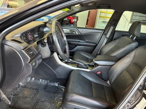 Used 2017 Honda Accord Sport Special Edition image 14