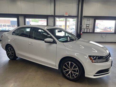 Used 2017 Volkswagen Jetta SE FWD image 16