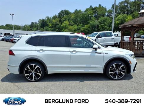 Used 2022 Volkswagen Tiguan SEL R-Line AWD/4WD image 4