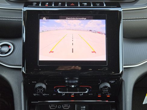 New 2026 Jeep Grand Cherokee Laredo AWD/4WD image 15