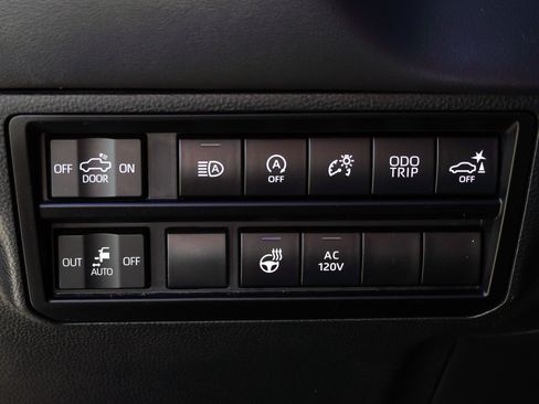 Used 2023 Toyota Tundra Platinum w/ Advanced Package AWD/4WD image 18