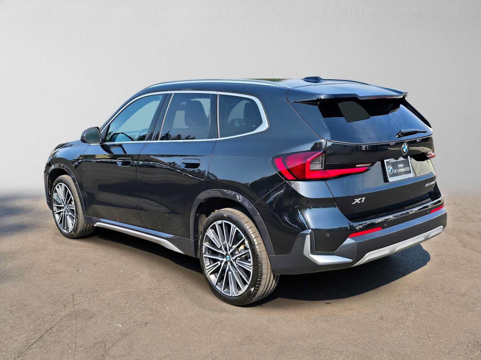 Used 2026 BMW X1 xDrive28i w/ Convenience Package AWD/4WD image 5