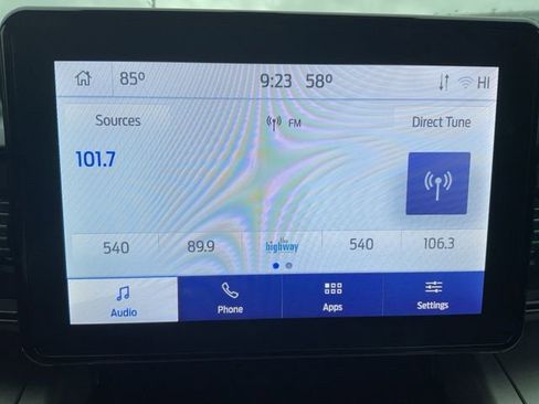 Used 2022 Ford Explorer XLT image 32