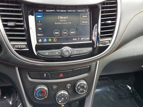 Used 2022 Chevrolet Trax LT w/ LT Convenience Package image 15