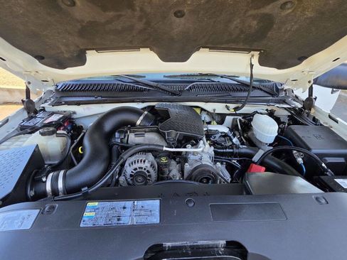Used 2005 Chevrolet Silverado 2500 LS w/ Heavy-Duty Power Package AWD/4WD image 12