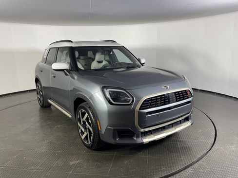 Used 2025 MINI Cooper Countryman S w/ Comfort Package Max image 3