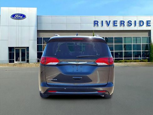 Used 2020 Chrysler Voyager Lxi image 5