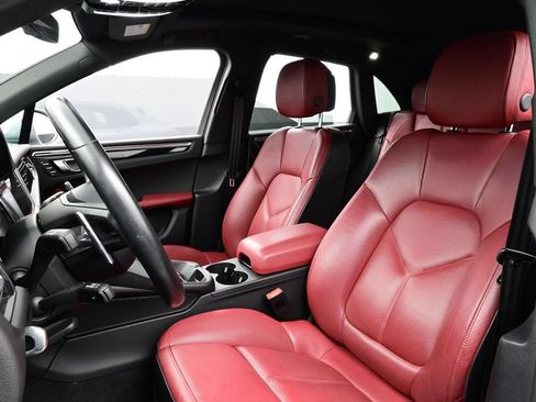 Certified 2023 Porsche Macan AWD/4WD image 5