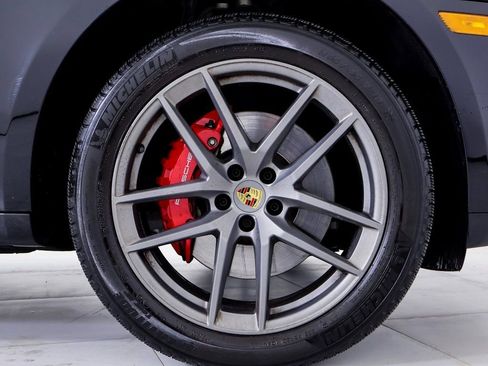 Certified 2023 Porsche Macan S image 31