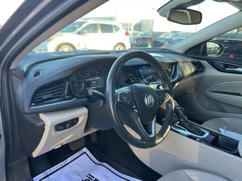 Used 2020 Buick Regal Essence image 9
