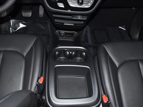 New 2026 Chrysler Pacifica Select FWD image 20