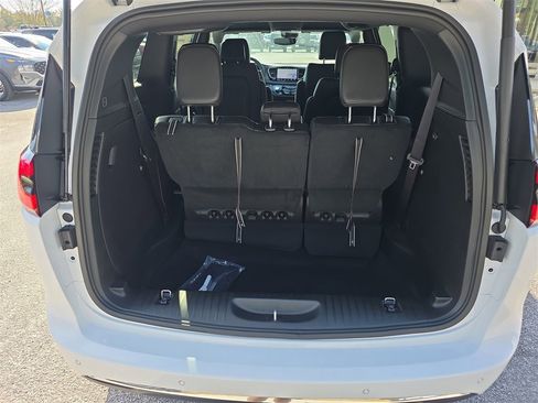 New 2026 Chrysler Pacifica Select image 35