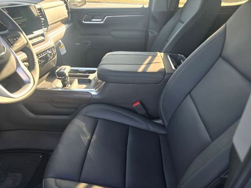 New 2026 GMC Sierra 1500 SLT image 17