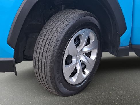 Used 2020 Toyota RAV4 LE image 30