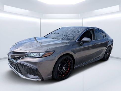 Used 2024 Toyota Camry XSE FWD image 7