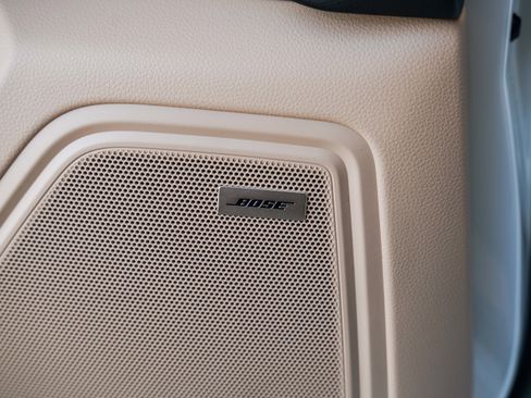 Certified 2025 Porsche Macan image 18