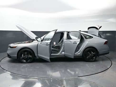 Used 2025 Honda Accord Sport image 37