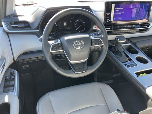 Used 2025 Toyota Sienna XLE image 14