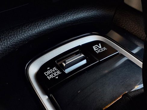 Used 2023 Toyota Corolla Cross XSE w/ Convenience Package image 23