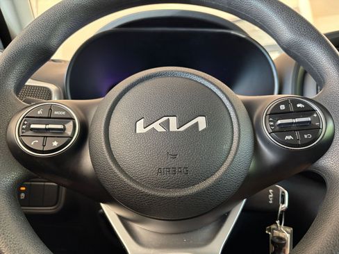 Used 2025 Kia Soul LX w/ LX Technology Package FWD image 25