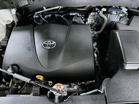 Certified 2019 Toyota Highlander XLE AWD/4WD image 36