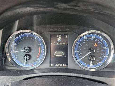Used 2018 Toyota Corolla SE w/ Protection Package FWD image 12