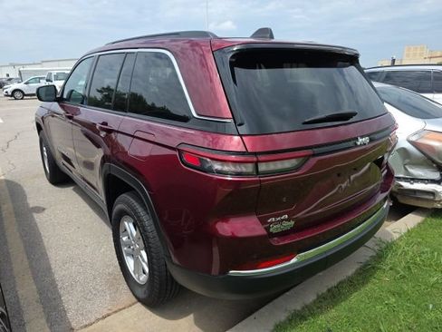 Used 2025 Jeep Grand Cherokee Laredo AWD/4WD image 3