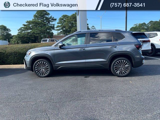 Used 2025 Volkswagen Taos SE FWD image 4