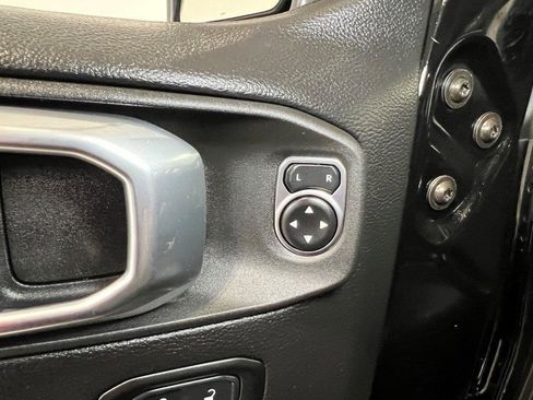 Used 2021 Jeep Wrangler Unlimited Sahara image 31