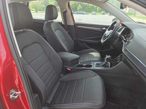 Used 2024 Volkswagen Jetta SE FWD image 13