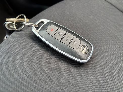 Used 2025 Nissan Sentra SV FWD image 18