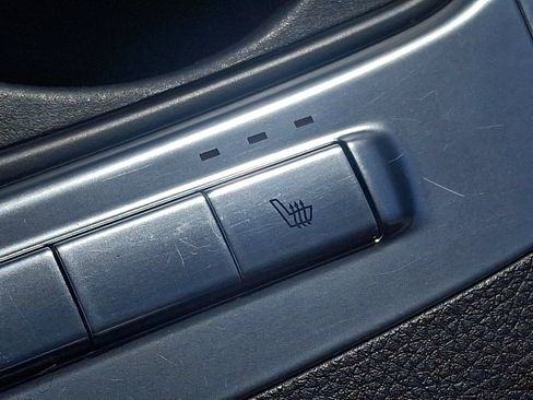 Used 2025 Kia Carnival EX FWD image 24