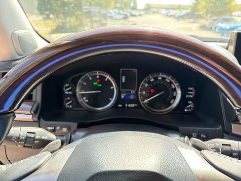 Used 2019 Lexus LX 570 4WD w/ Luxury Package image 26