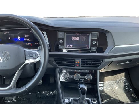 Used 2024 Volkswagen Jetta SE FWD image 13